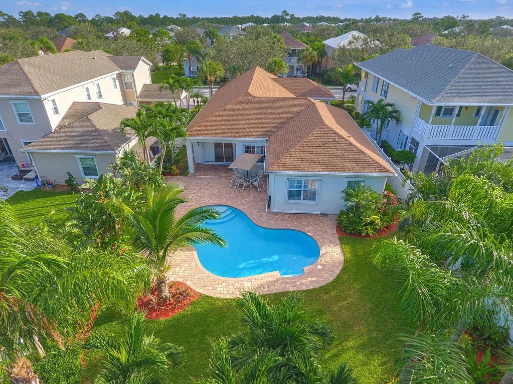 1719 W Community Dr