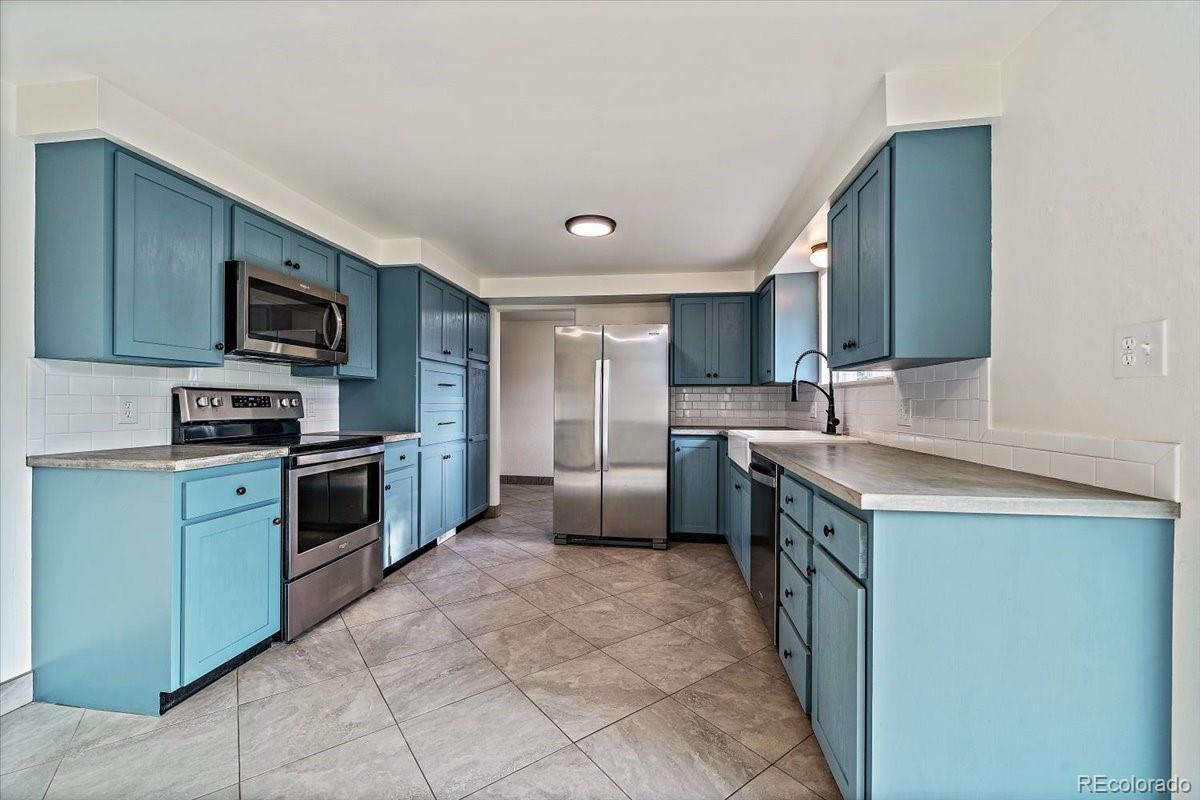 1006 Hahn Ct