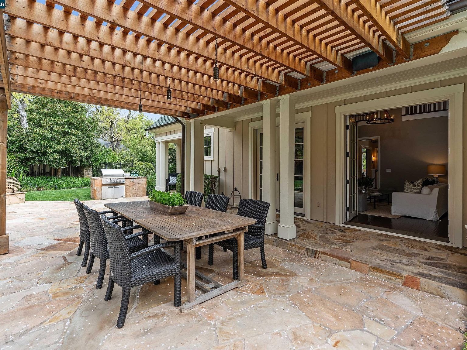 56 Hidden Oaks Dr