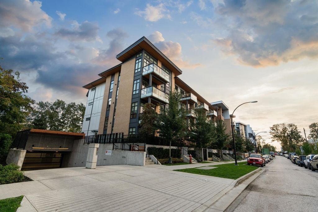 300 Salter St, #118