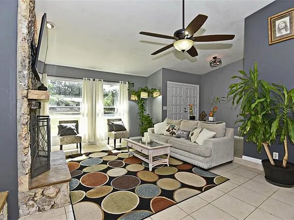 363 Banyan Dr