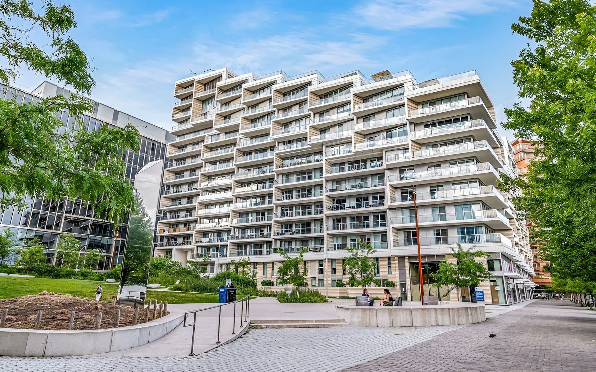 118 Merchants Wharf, #702