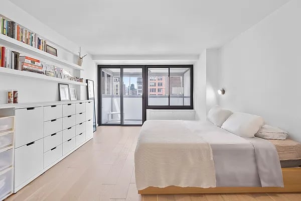 142 East 16th Street Unit: 11G