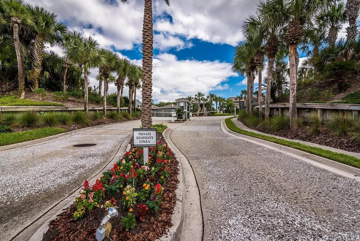 186 Sea Hammock Way
