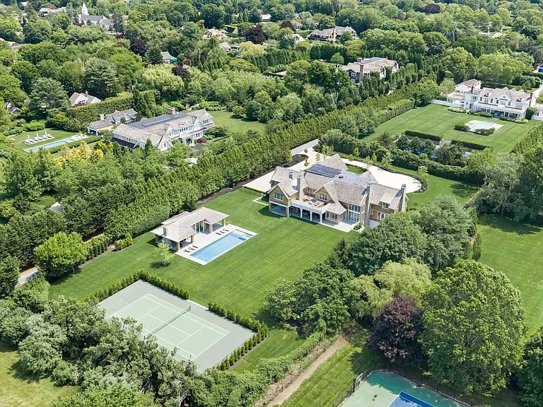 120 Halsey Ln