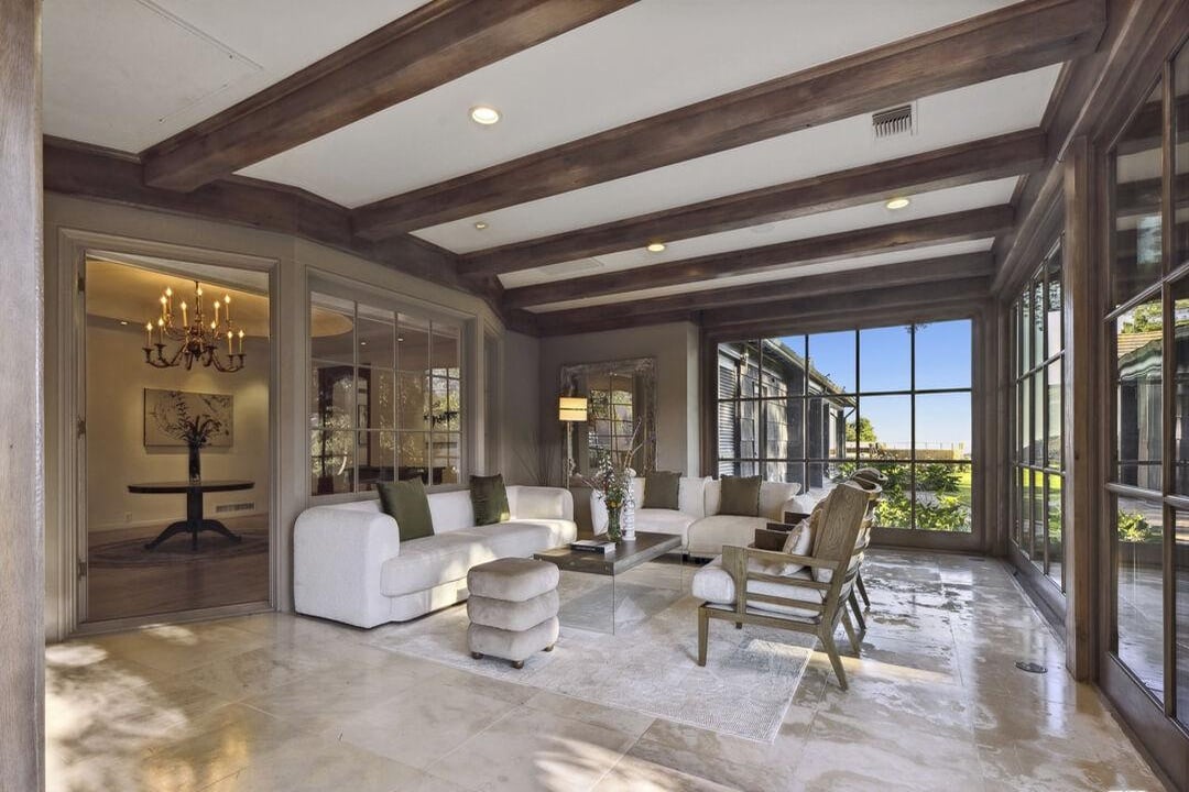 3100 Mandeville Canyon Rd