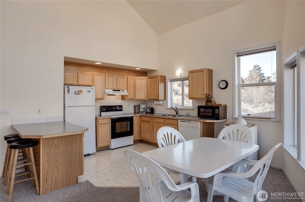 380 Beach Dr