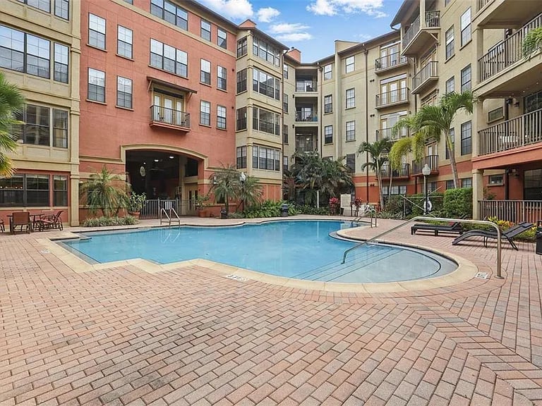 911 N ORANGE AVE #409