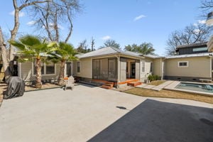 260 E Edgewood Pl