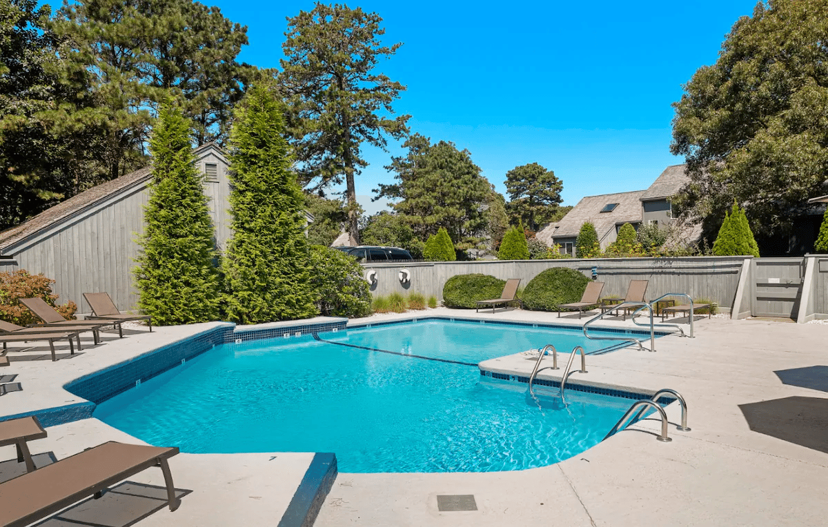 Oak Bluffs Renovated Retreat