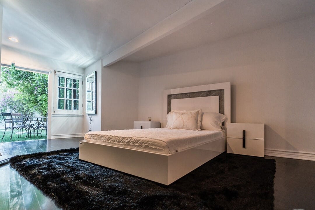 Evercrest Pavilion, Mulholland Dr, 90046