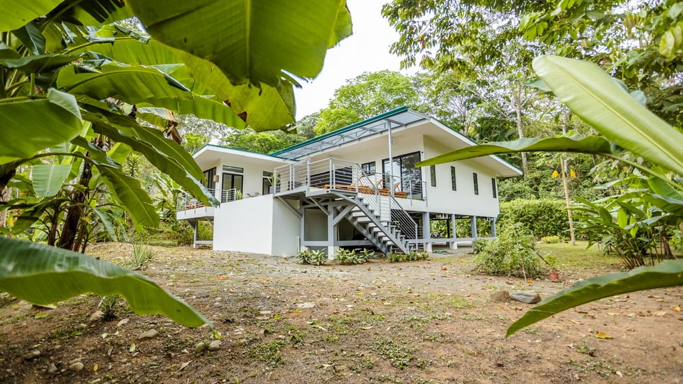 Luxury Riverfront Residence in Playa Dominical Walk to the Beach