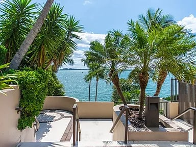 520 Brickell Key Dr #A1616