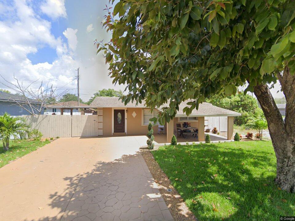 2935 NW 1st St