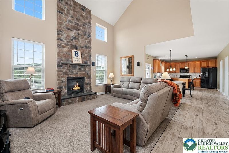 2912 SILVER CREEK CIRCLE