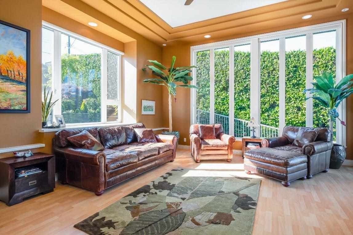386 Beachview Dr
