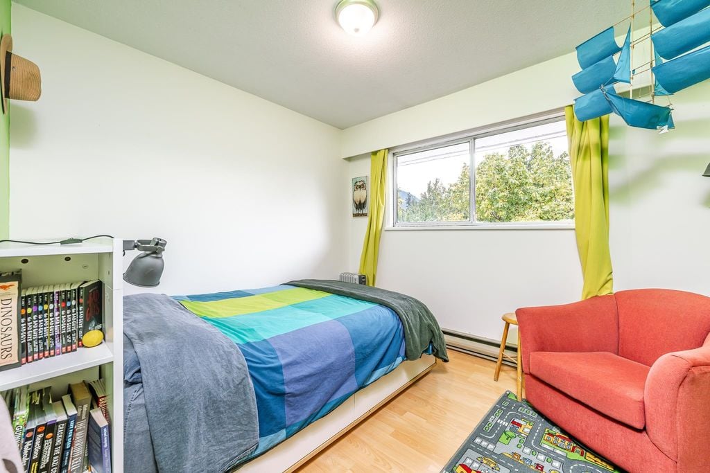 2332 Argyle Cres