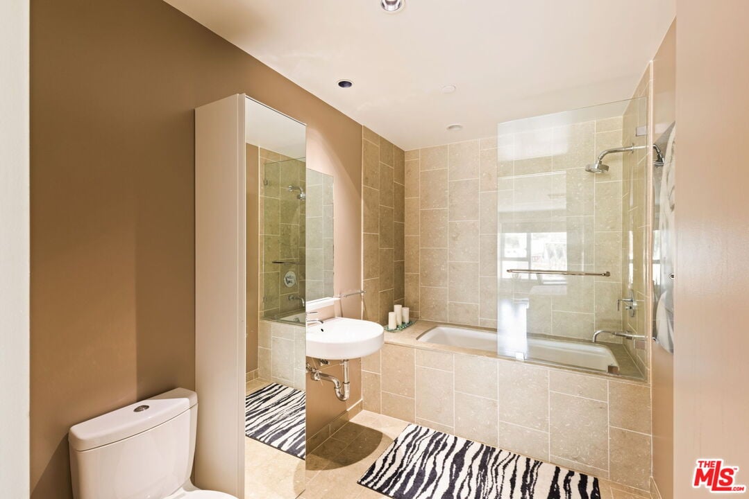 6250 Hollywood Blvd, #8A