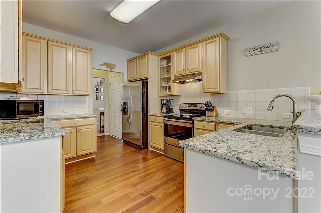 10802 Huntington Meadow Ln