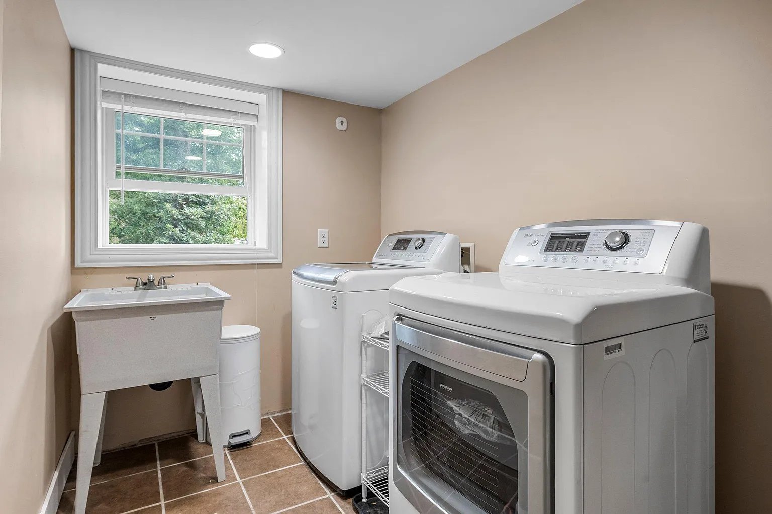 Updated Rambler in the Heart of Minnetonka