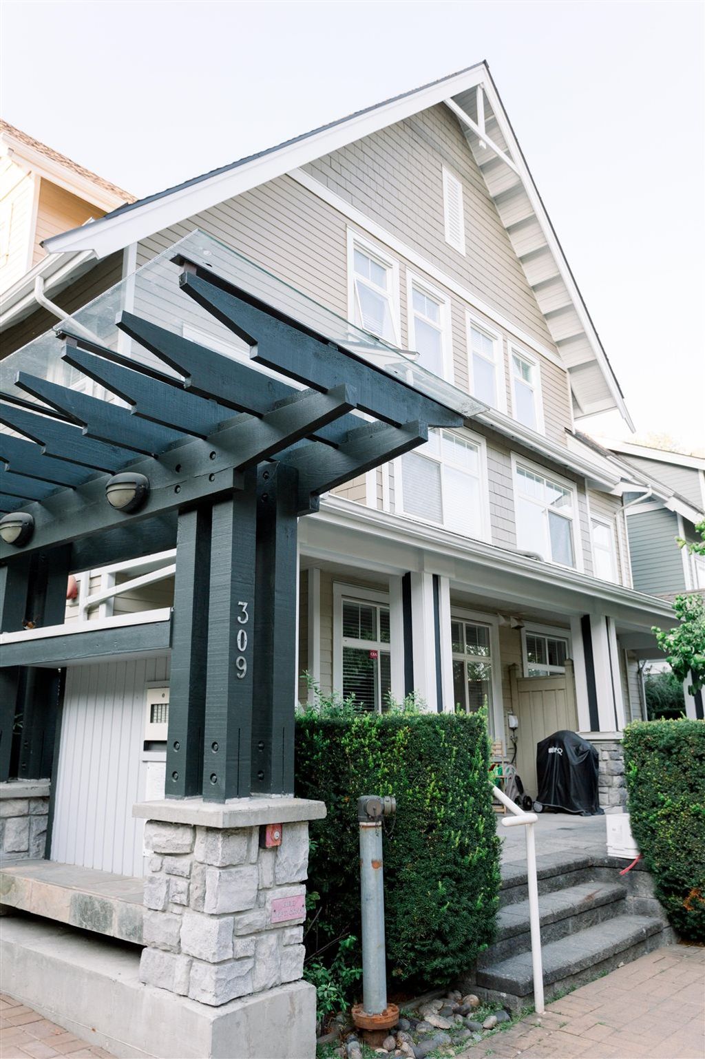 311 W 59th Ave