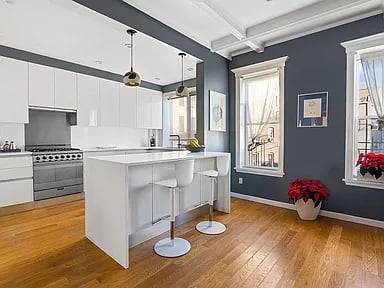 25 72nd St