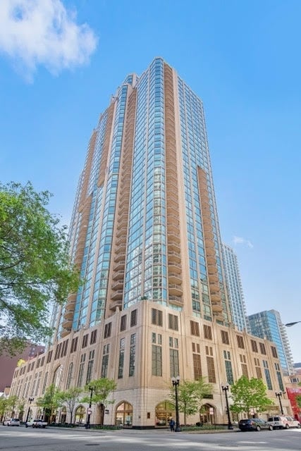 21 E Huron #2005: SOLD!