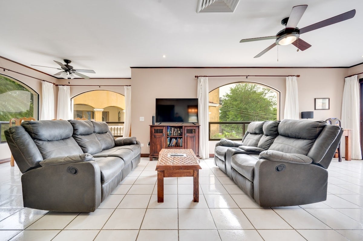 Flamingo Marina Real 11 – Move-in Ready Condo Steps from Flamingo Beach   
