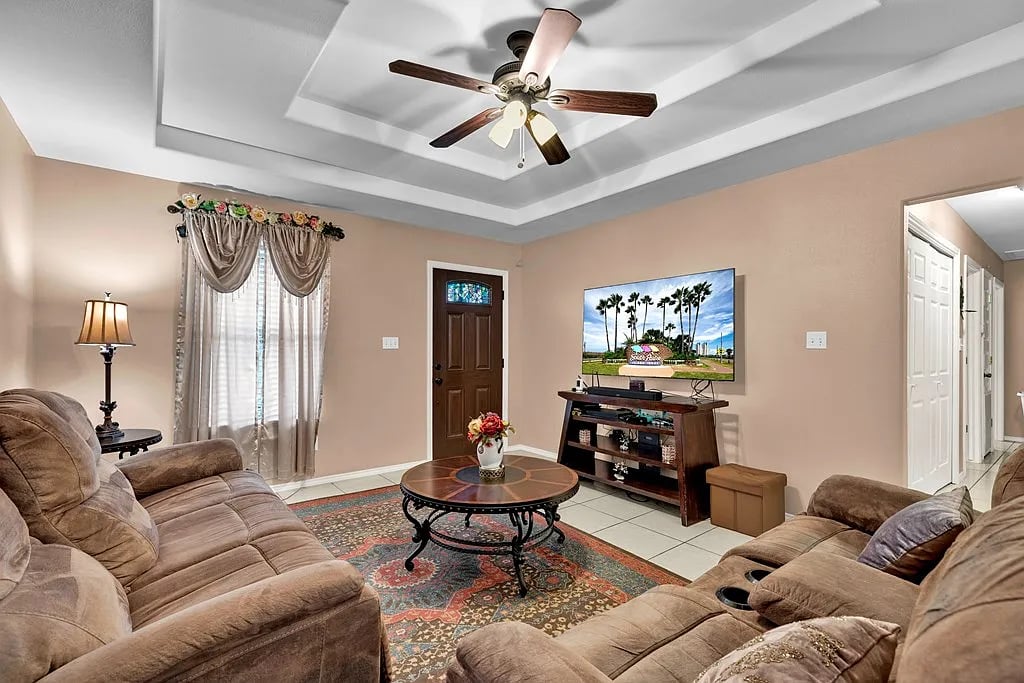 925 Daisy Dr