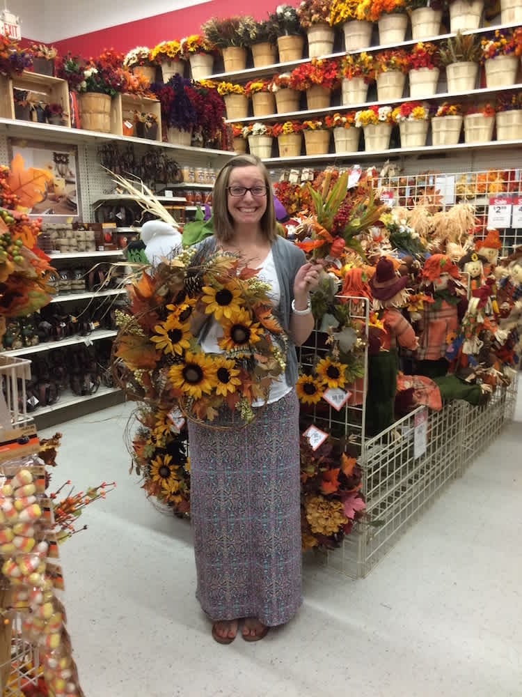 Overwhelmed by fall decorating? Here's how to stylishly decorate for fall on a budget