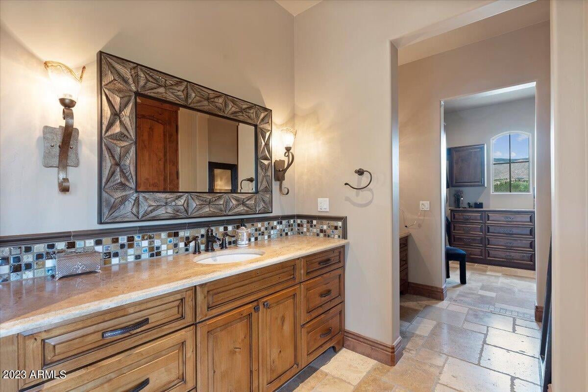 9514 E Madera Dr