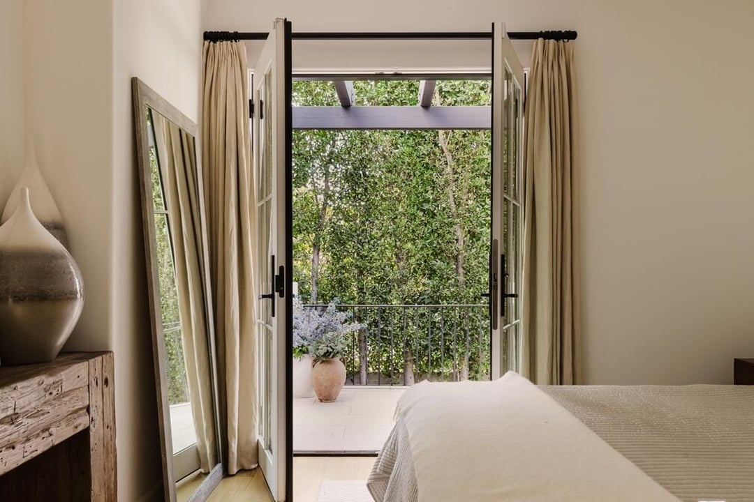 Solaris Pavilion, Westbourne Dr, 90048