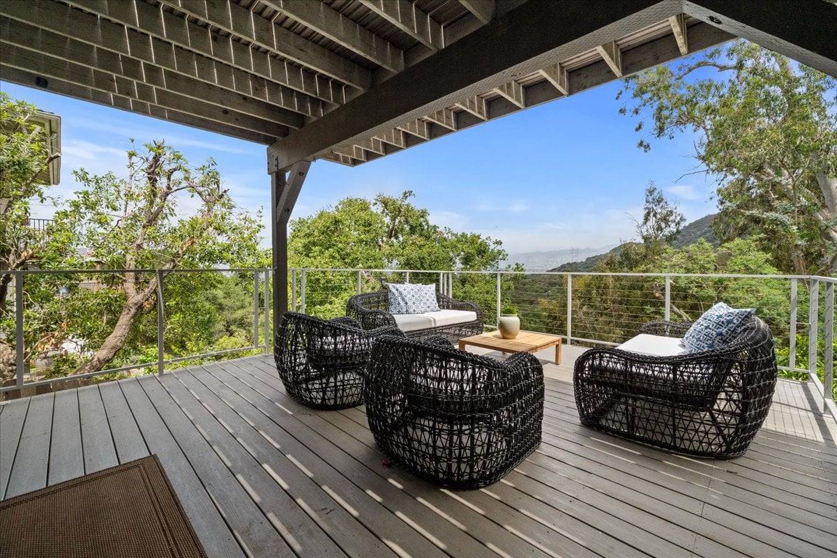 Lake Hollywood 4 + 2 Spanish Home with Views 