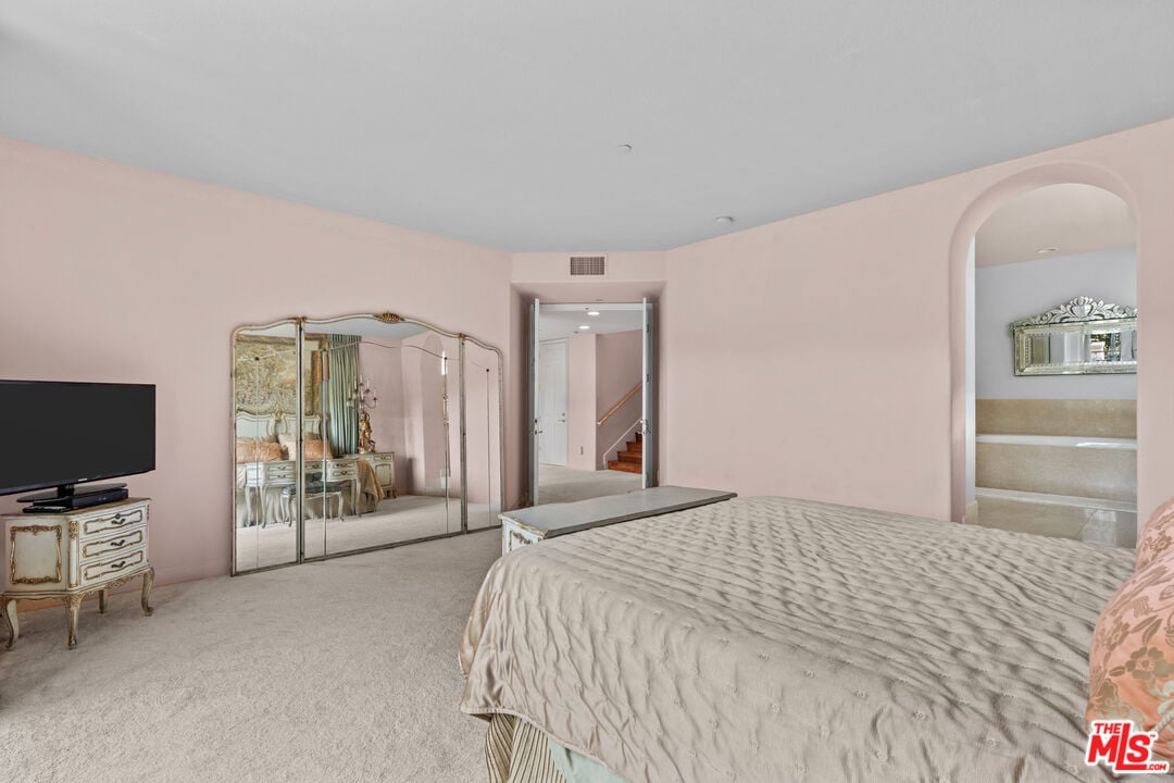 Buckingham Ln, 90077