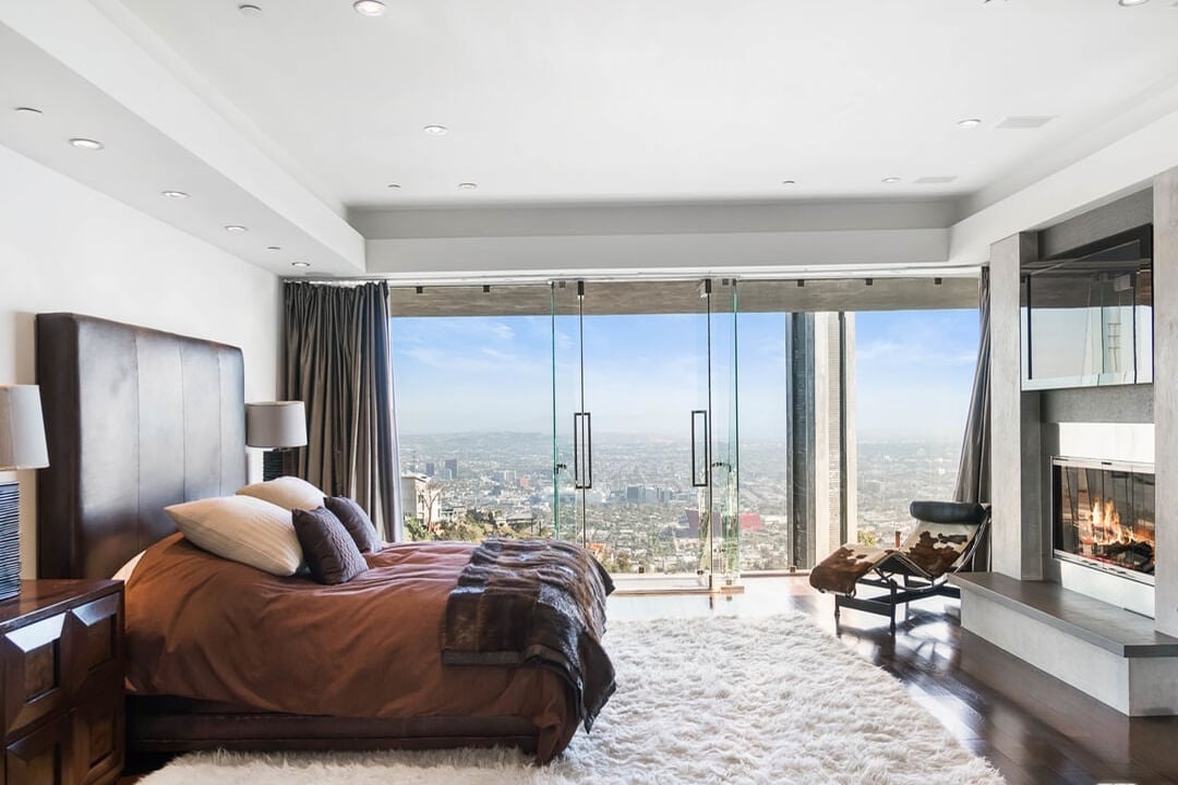 Luminor Crest, Viewmont Dr, 90069