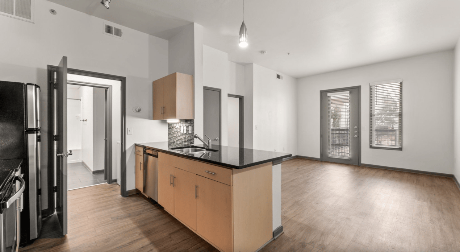 Lease today, live up to 4 weeks free!!
