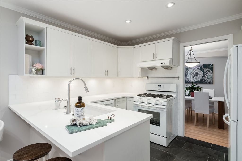 786 W 69th Ave