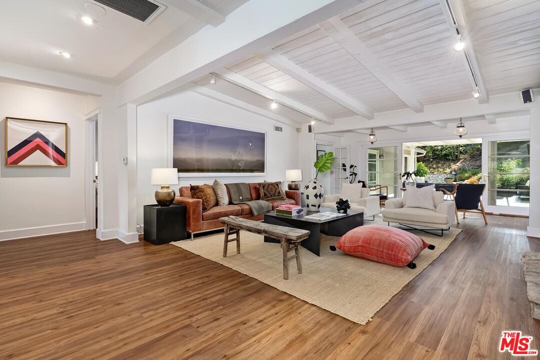 2277 Betty Ln