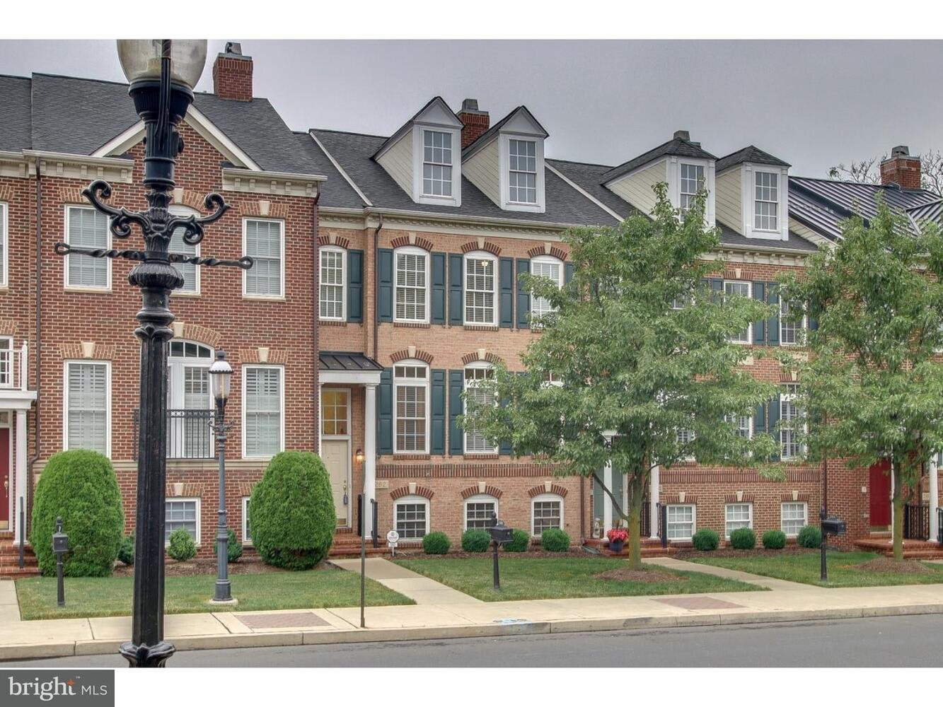 262 N Main St