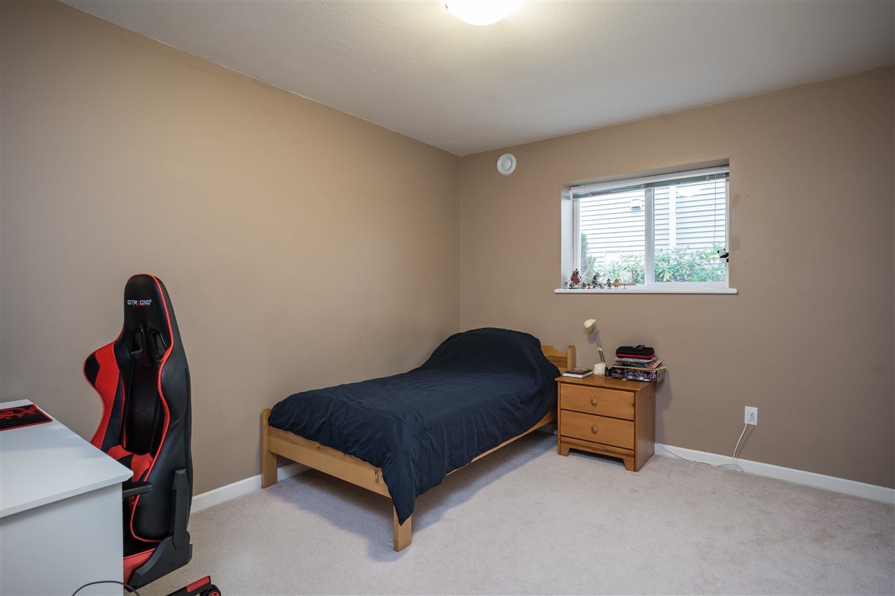 2975 Pinetree Close