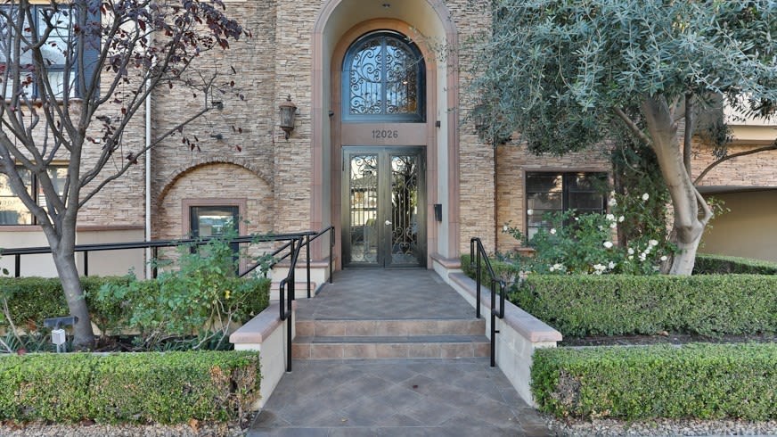 12026 Hoffman St #401