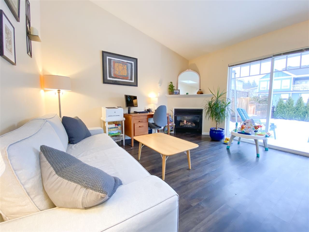 1821 Willow Cres, #4