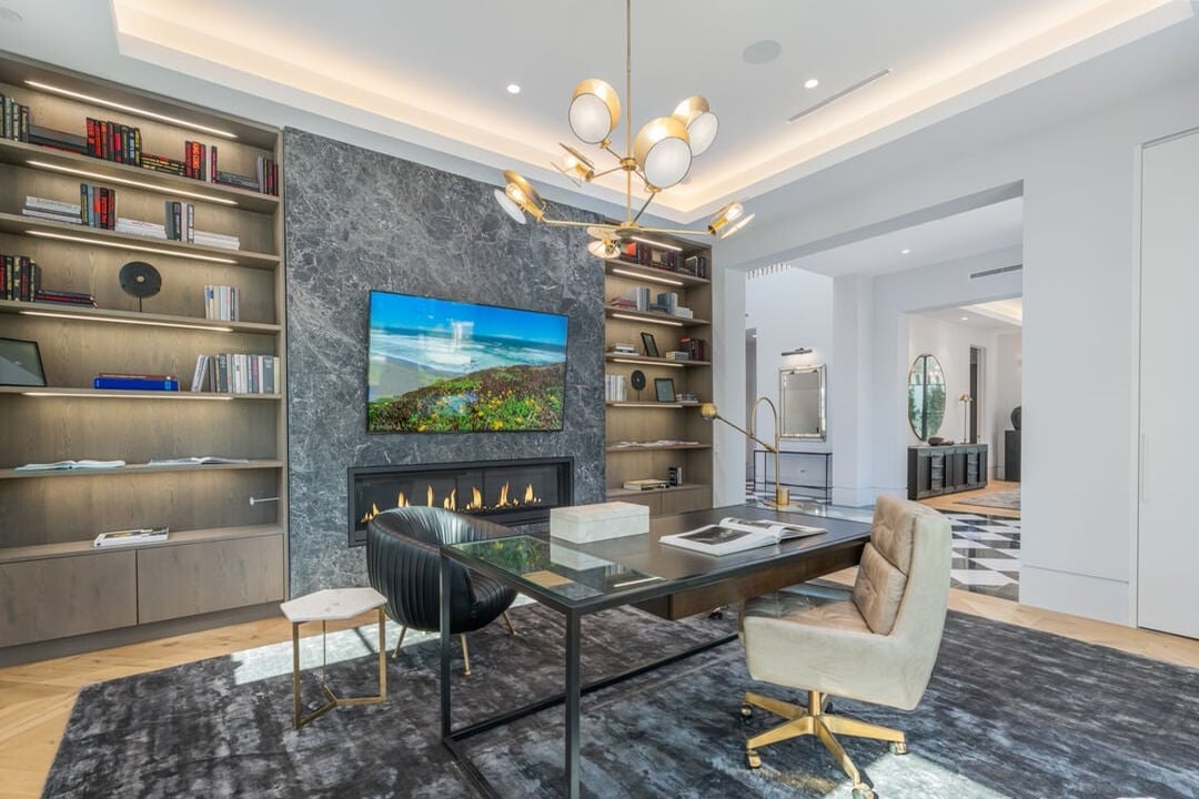 Silverreach Pavilion, N Hillcrest Rd, 90210