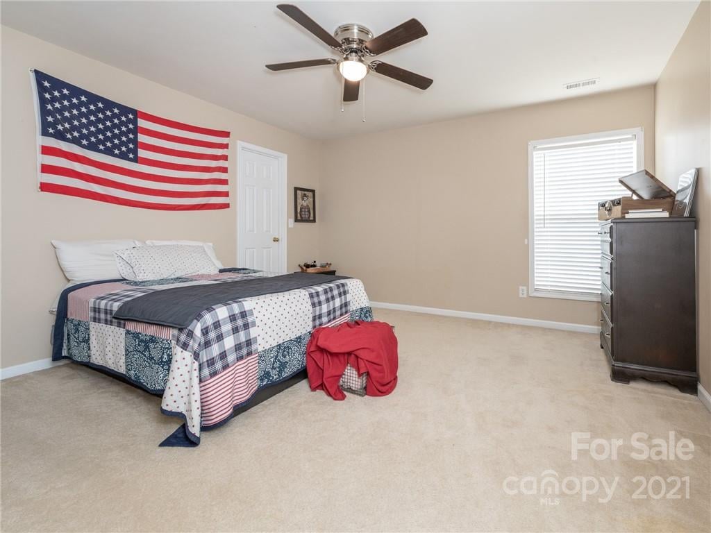 273 Notable Ln