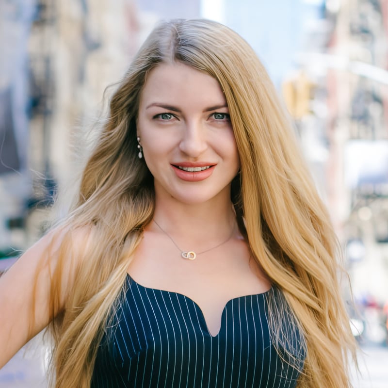 Darina Alexandrina New York Real Estate Agent Headshot