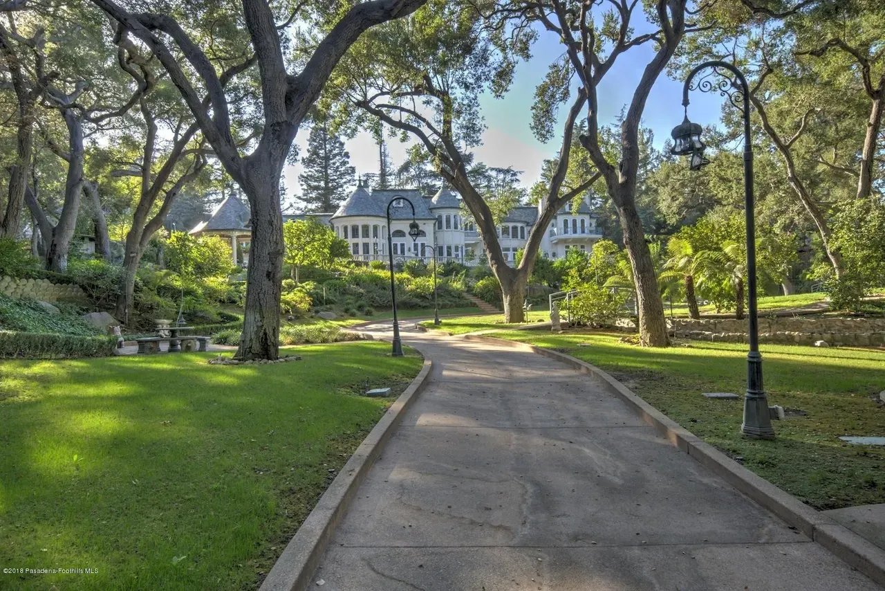 4158 Commonwealth Ave