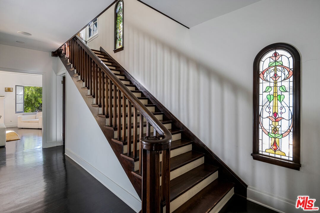 Velaris Estate, Laurel Canyon Blvd, 90046