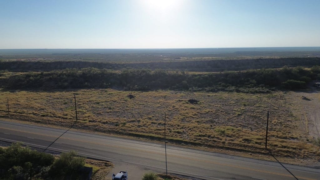 8727 N US Hwy 277