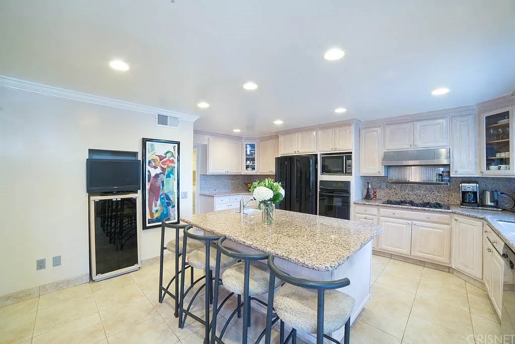 23516 Aetna St