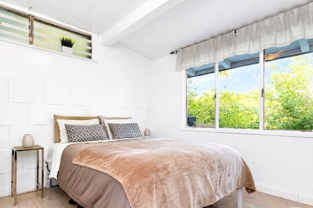 Monarch Pavilion, Beverly Grove Dr, 90210